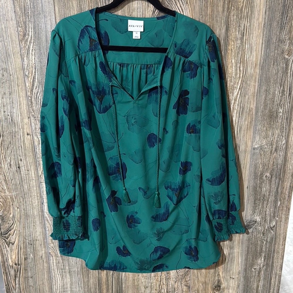 Ava & Viv Women's Green Floral Top